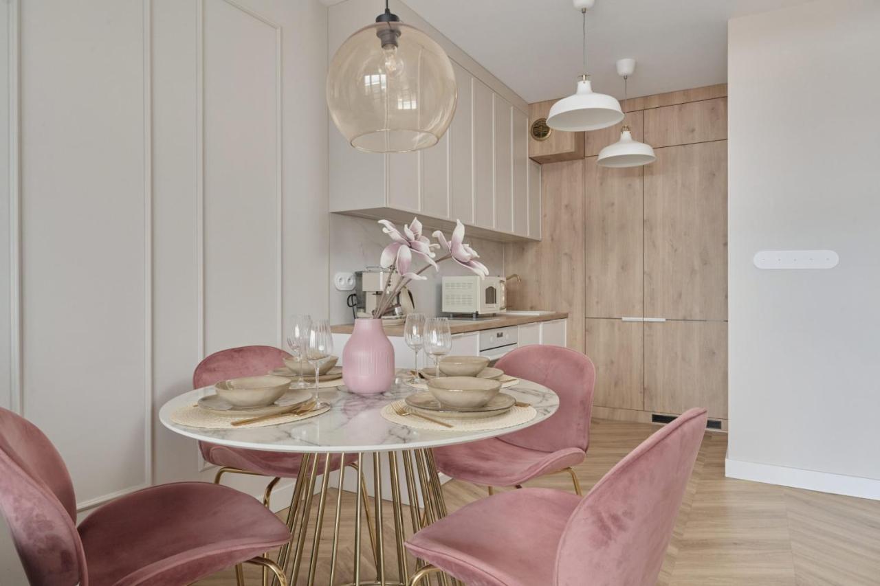 Elegant With Balcony Krakowska By Renters Prestige Apartment