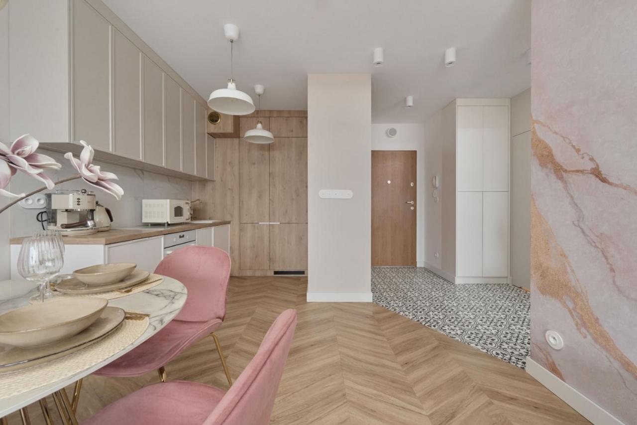 Elegant With Balcony Krakowska By Renters Prestige Apartment Breslau