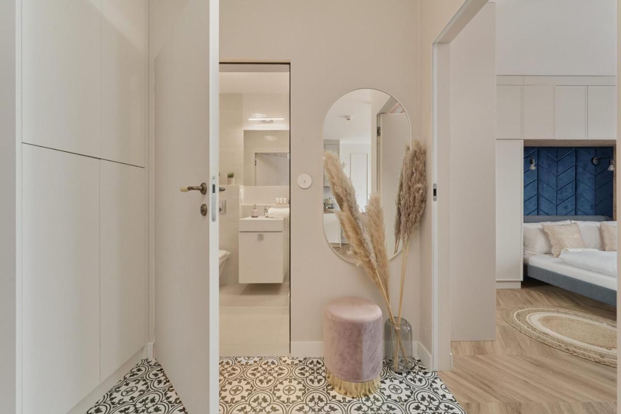 Elegant With Balcony Krakowska By Renters Prestige * Breslau