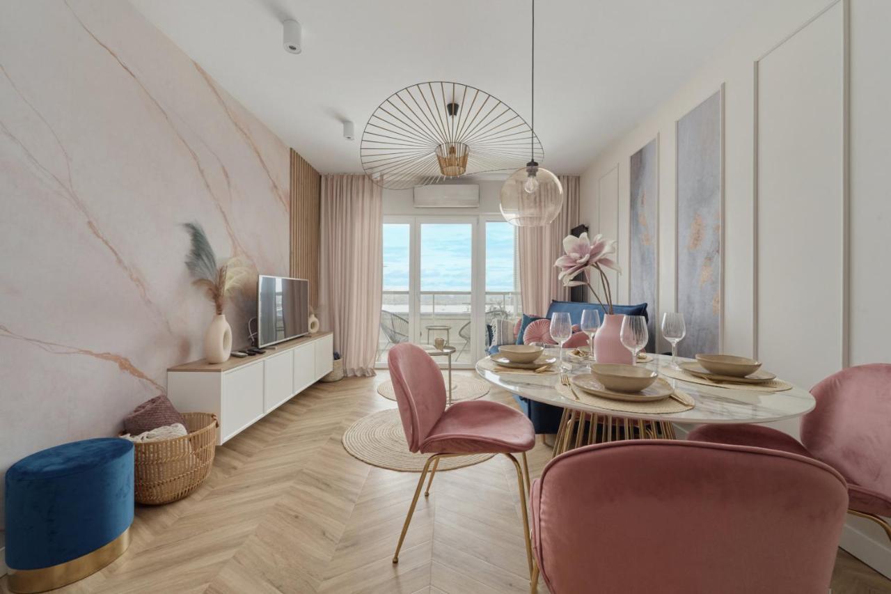 Apartment Elegant With Balcony Krakowska By Renters Prestige Breslau