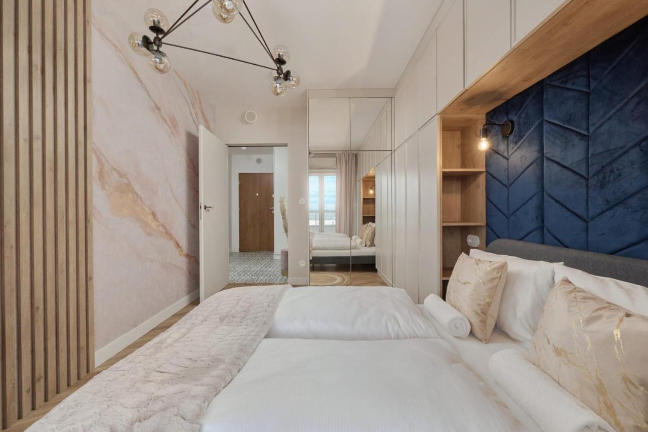 Elegant With Balcony Krakowska By Renters Prestige Apartment