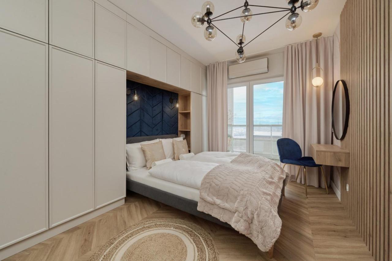Apartment Elegant With Balcony Krakowska By Renters Prestige Breslau