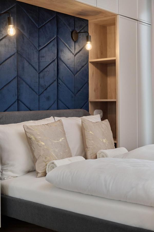 Elegant With Balcony Krakowska By Renters Prestige Breslau